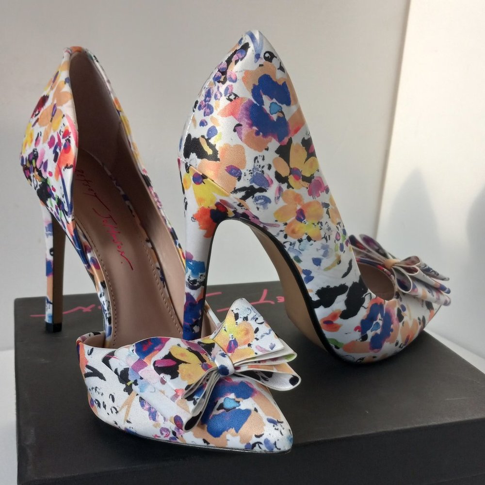Gorgeous flower printed heels